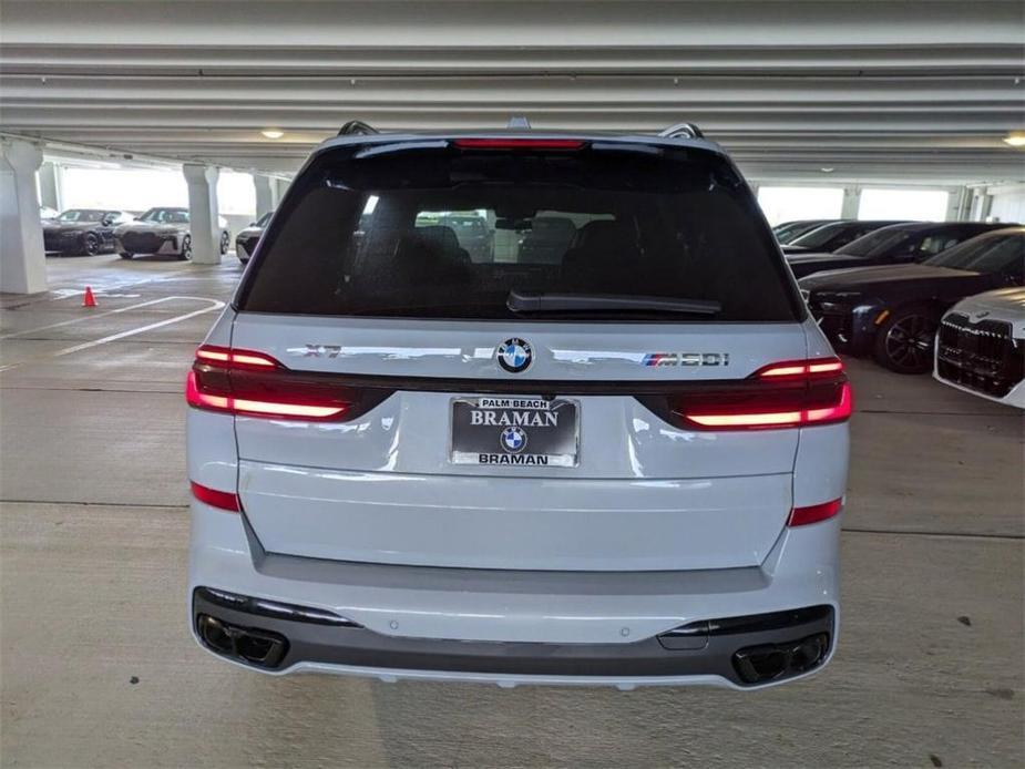 new 2025 BMW X7 car