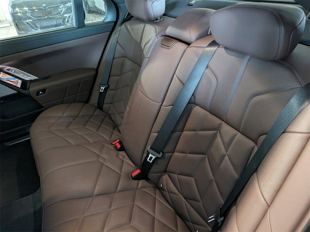 new 2025 BMW 760 car