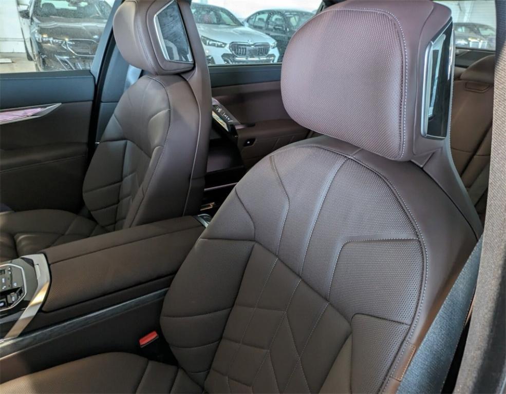 new 2025 BMW 760 car