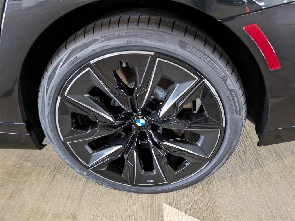 new 2025 BMW 760 car
