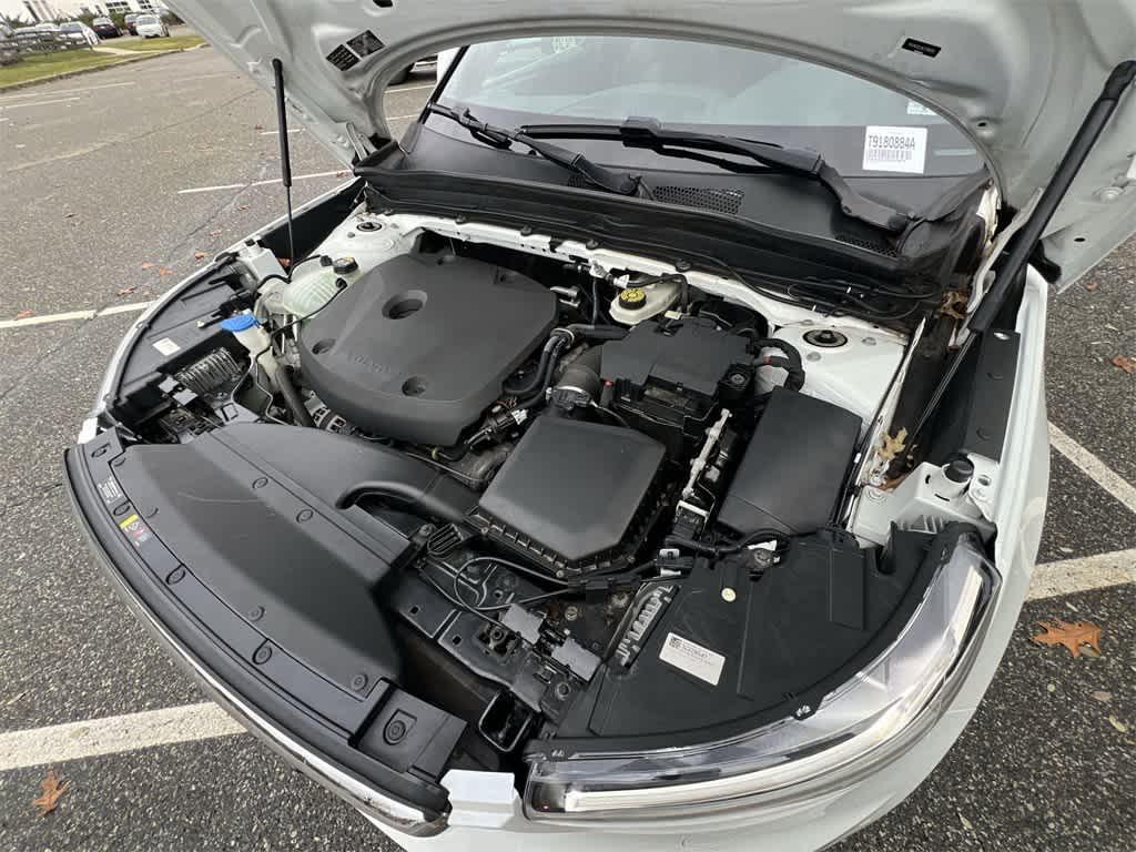 used 2019 Volvo XC40 car, priced at $20,990