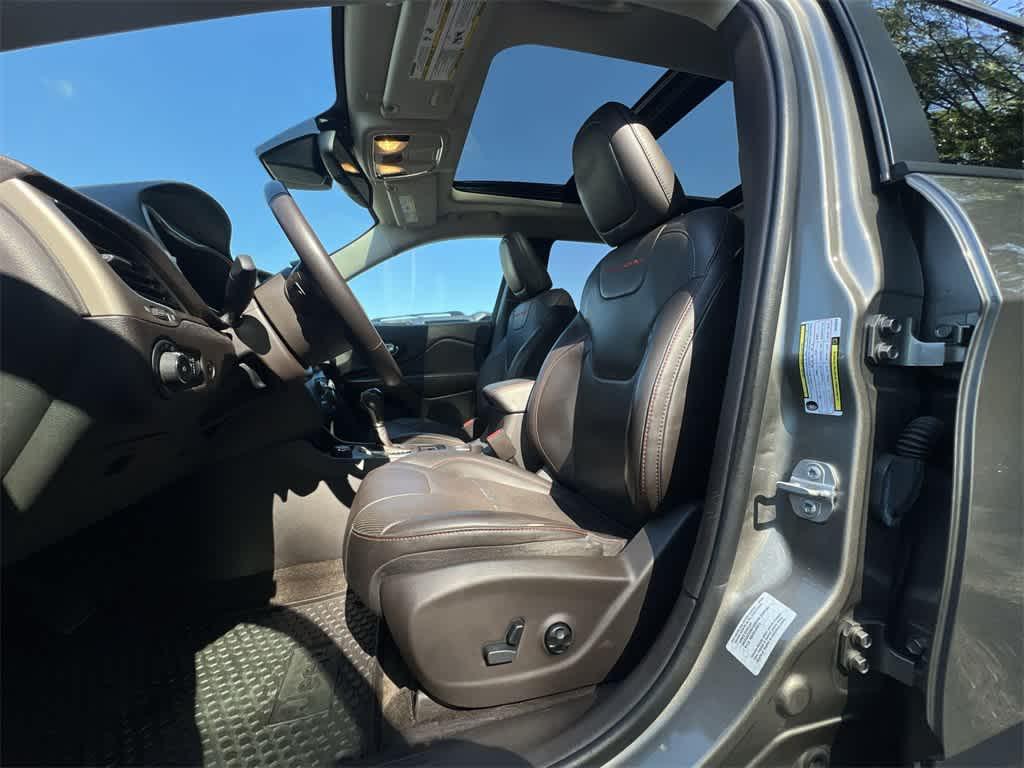 used 2016 Jeep Cherokee car, priced at $10,990