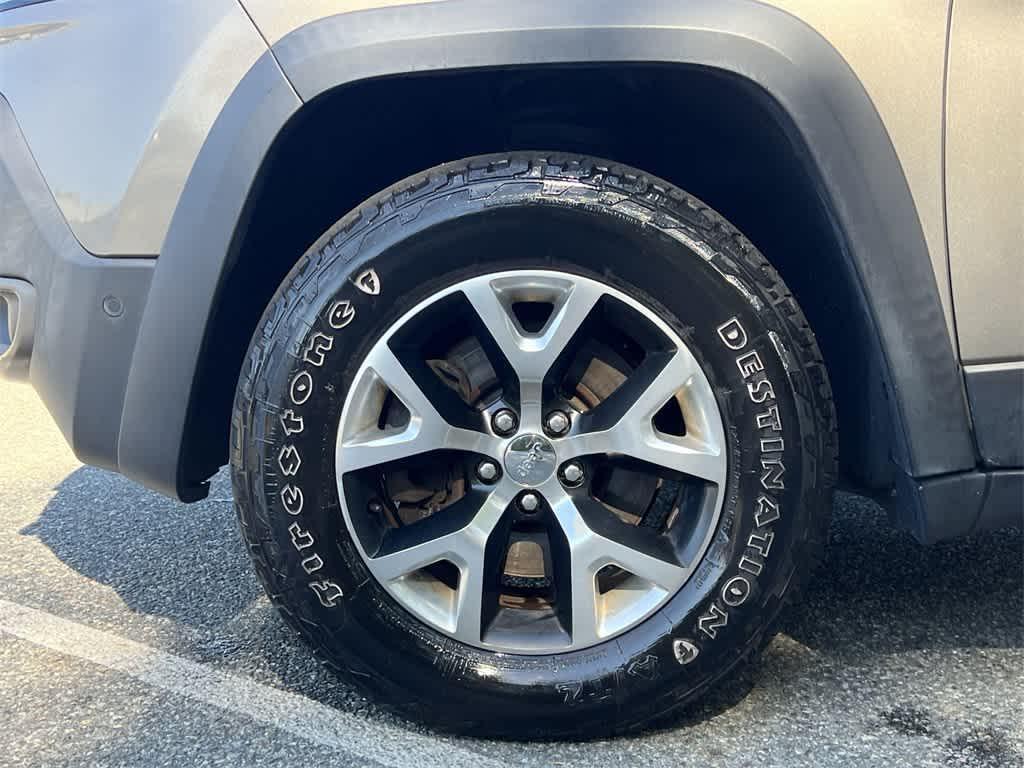 used 2016 Jeep Cherokee car, priced at $10,990