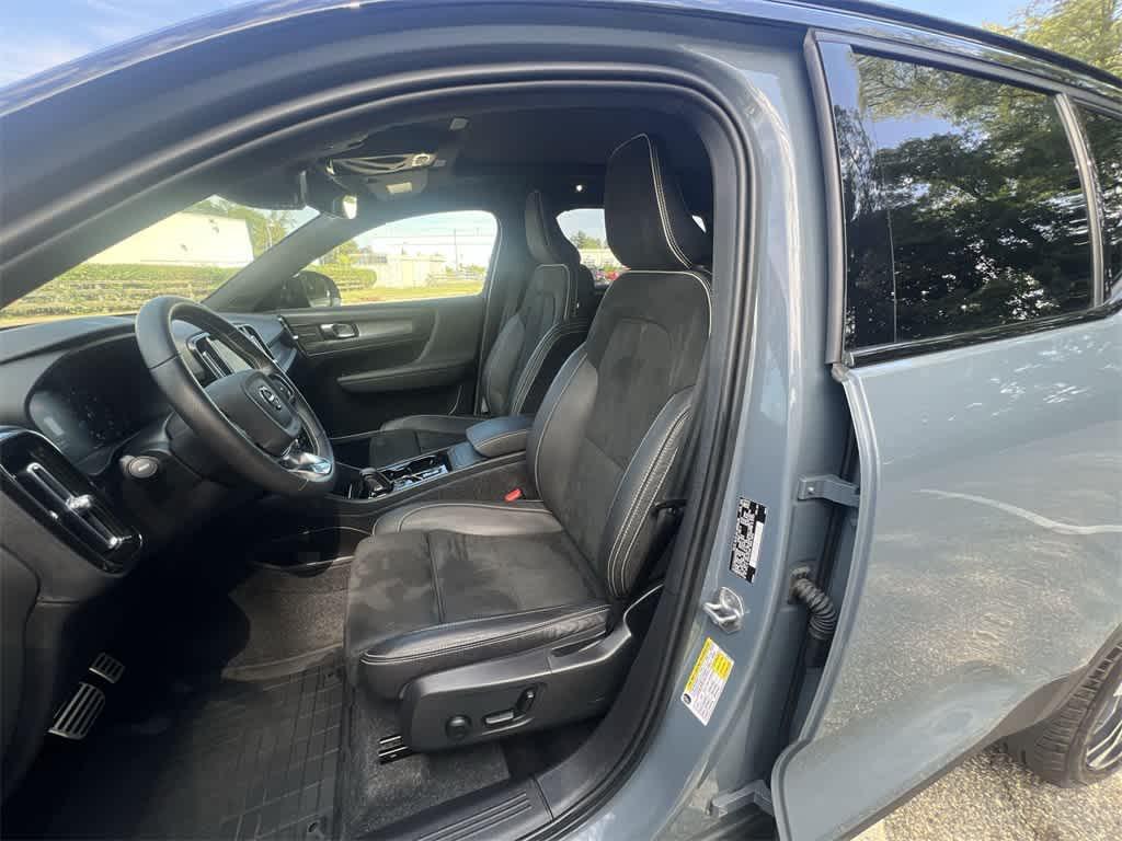 used 2021 Volvo XC40 car, priced at $26,490