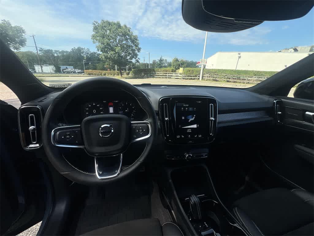 used 2021 Volvo XC40 car, priced at $26,490