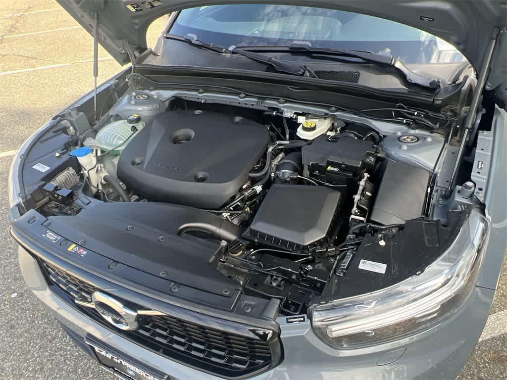 used 2021 Volvo XC40 car, priced at $26,490