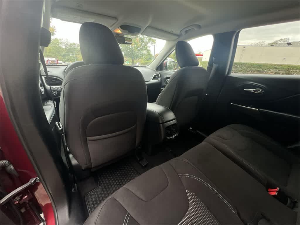 used 2019 Jeep Cherokee car, priced at $15,490