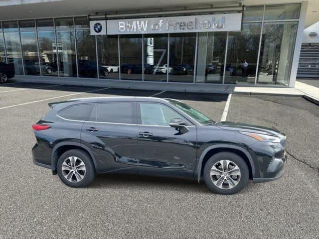 used 2022 Toyota Highlander car, priced at $32,990