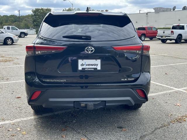 used 2022 Toyota Highlander car, priced at $32,990