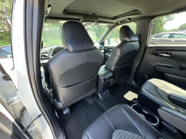 used 2021 Toyota Highlander car, priced at $28,990