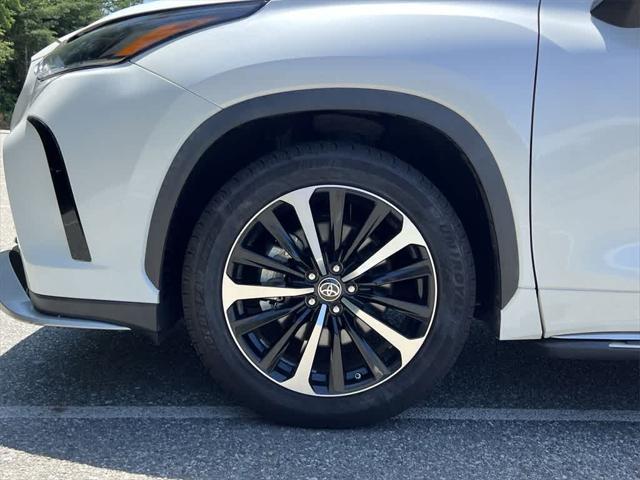 used 2021 Toyota Highlander car, priced at $28,990