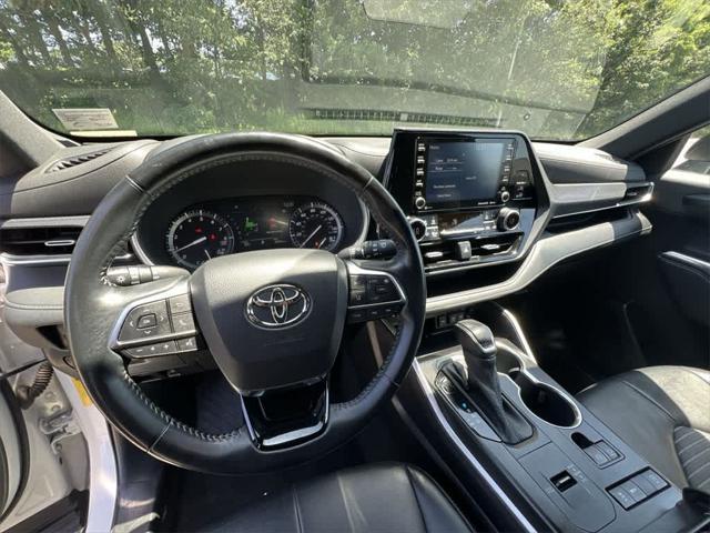 used 2021 Toyota Highlander car, priced at $28,990