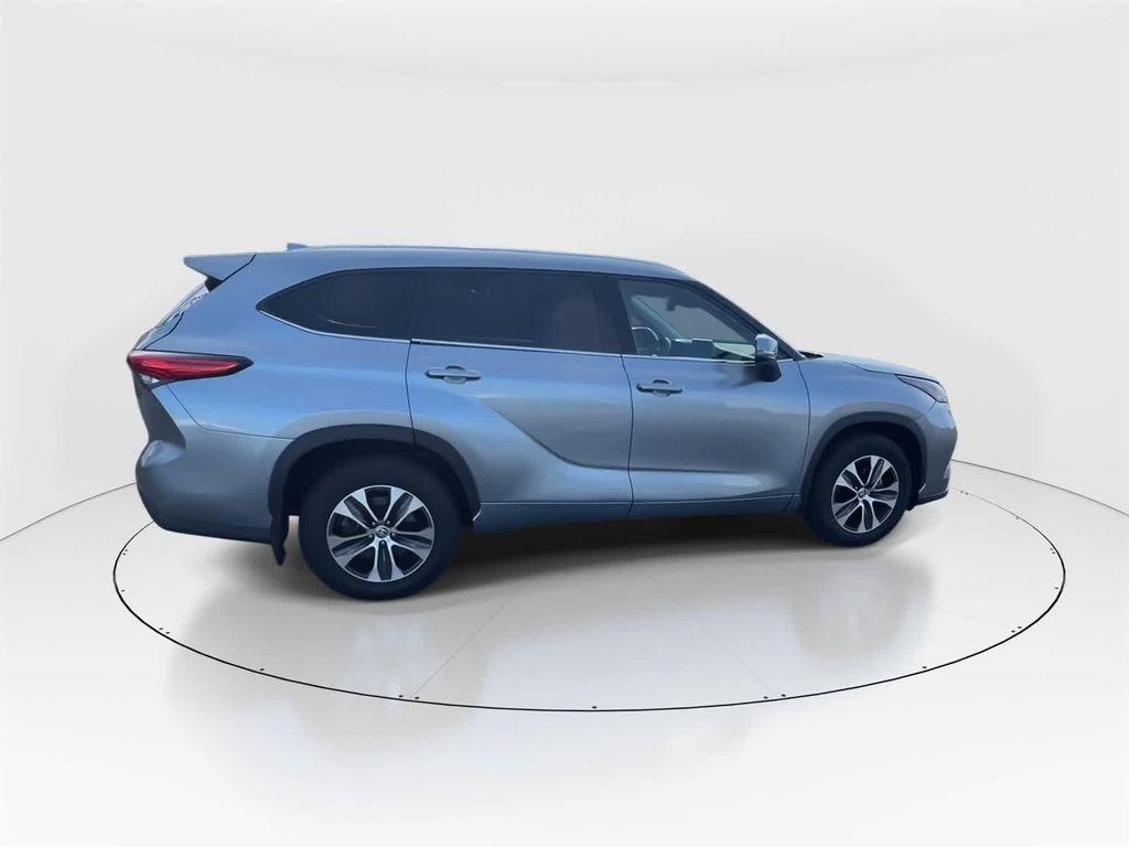 used 2020 Toyota Highlander car, priced at $29,390