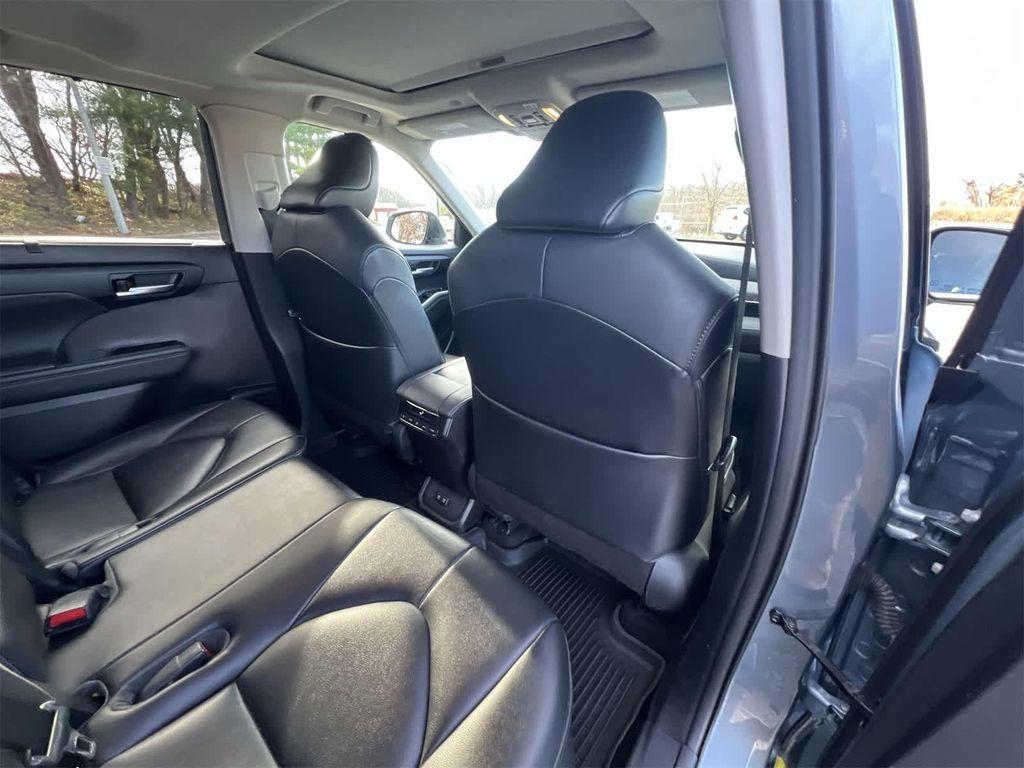 used 2020 Toyota Highlander car, priced at $29,390