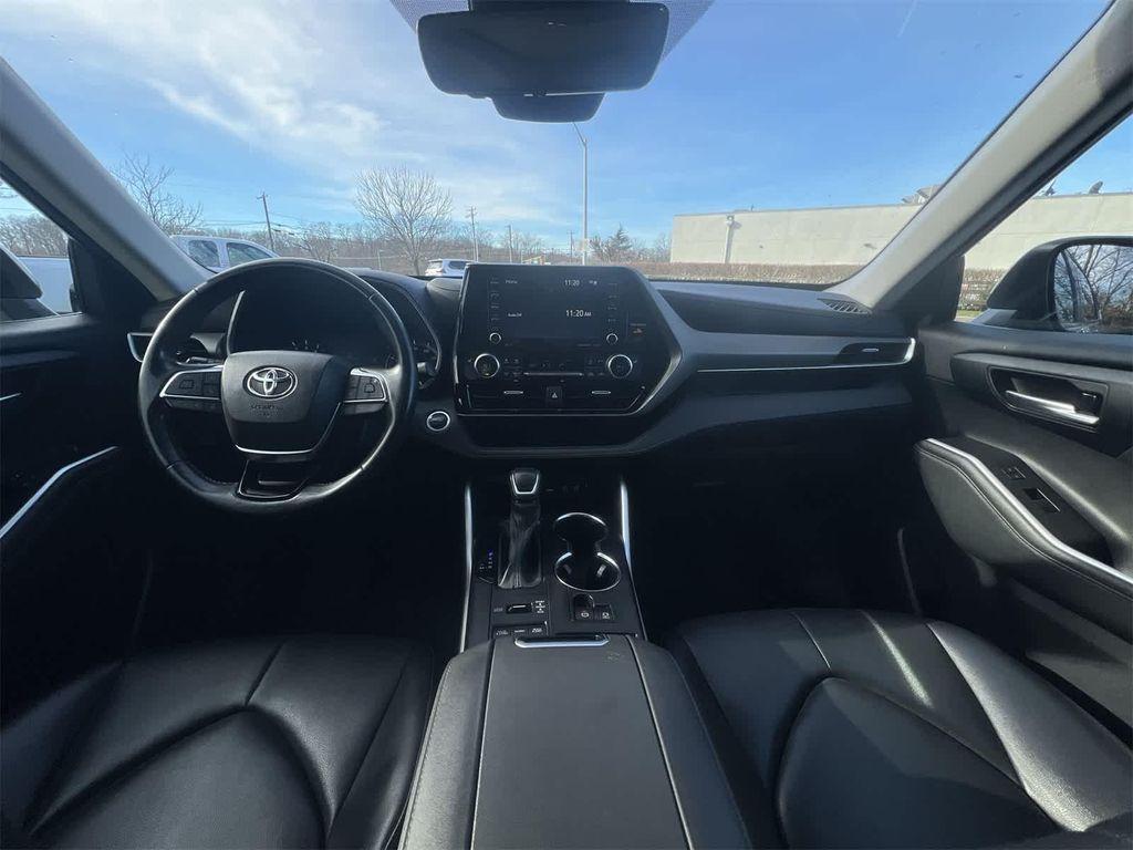 used 2020 Toyota Highlander car, priced at $29,390