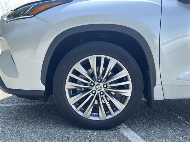 used 2022 Toyota Highlander car, priced at $32,790