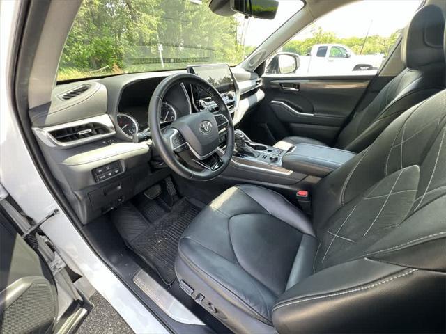 used 2022 Toyota Highlander car, priced at $32,790