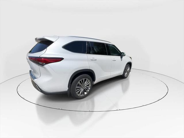 used 2022 Toyota Highlander car, priced at $32,790