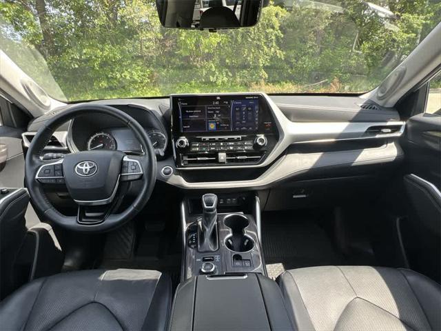 used 2022 Toyota Highlander car, priced at $32,790