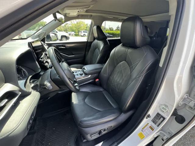 used 2022 Toyota Highlander car, priced at $32,790
