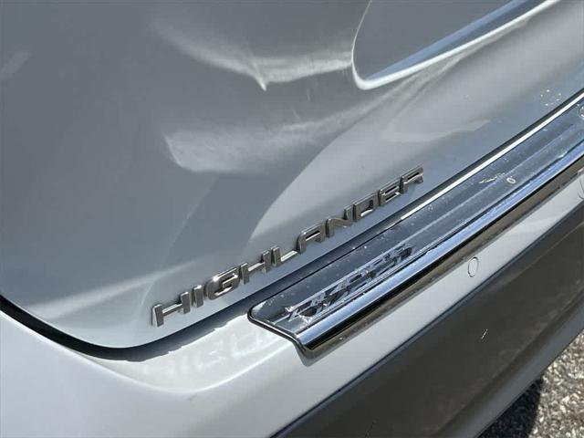 used 2022 Toyota Highlander car, priced at $32,790
