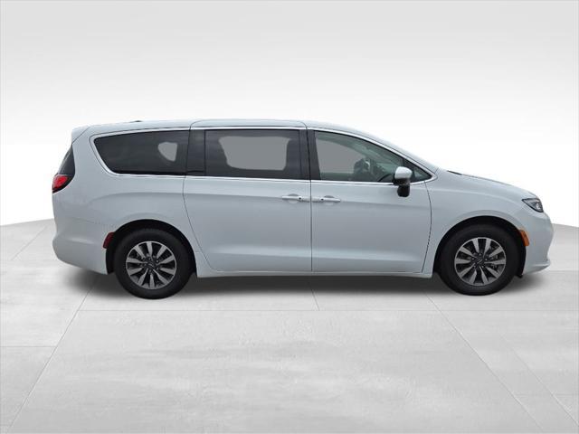 used 2023 Chrysler Pacifica Hybrid car, priced at $24,497