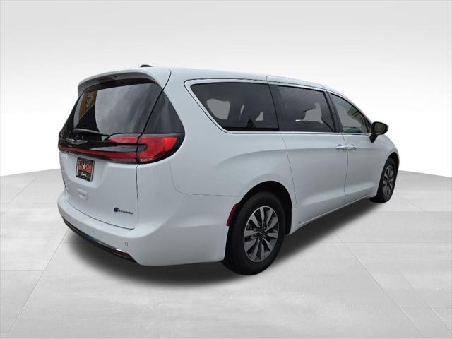 used 2023 Chrysler Pacifica Hybrid car, priced at $24,497