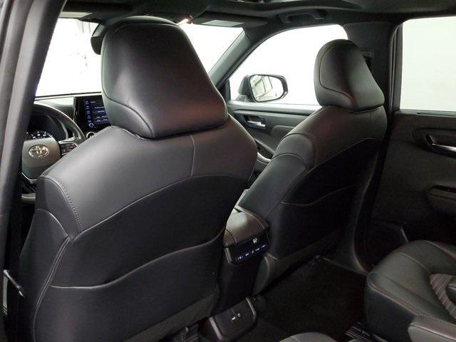 used 2021 Toyota Highlander car, priced at $38,590