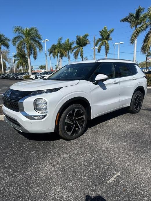 new 2024 Mitsubishi Outlander car, priced at $31,375