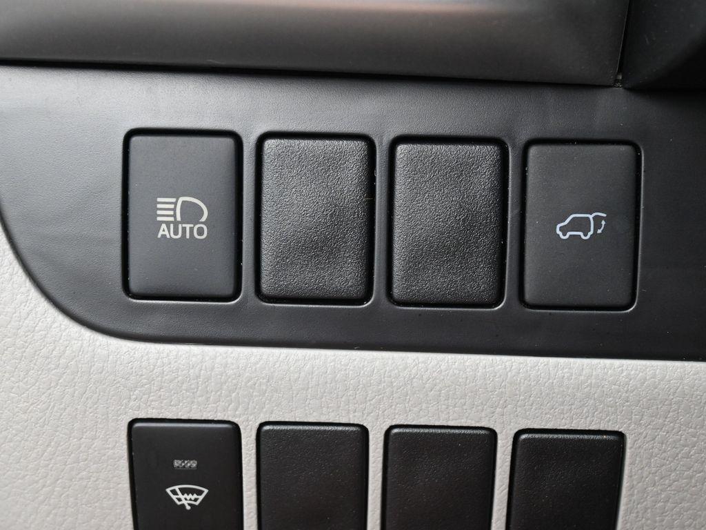used 2019 Toyota Highlander Hybrid car, priced at $31,820