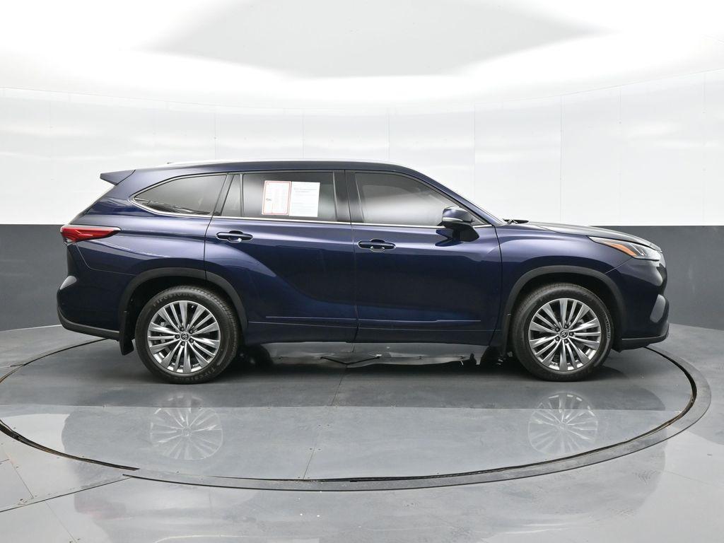 used 2022 Toyota Highlander car, priced at $39,995