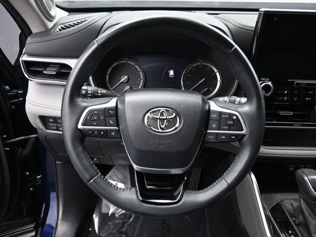 used 2022 Toyota Highlander car, priced at $45,375