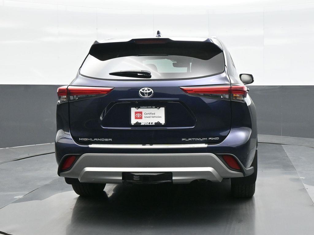used 2022 Toyota Highlander car, priced at $39,995