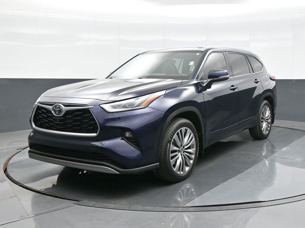 used 2022 Toyota Highlander car, priced at $39,995