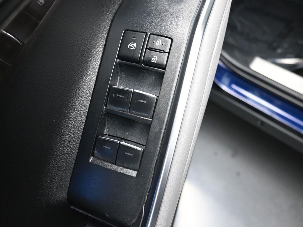used 2022 Toyota Highlander car, priced at $39,995