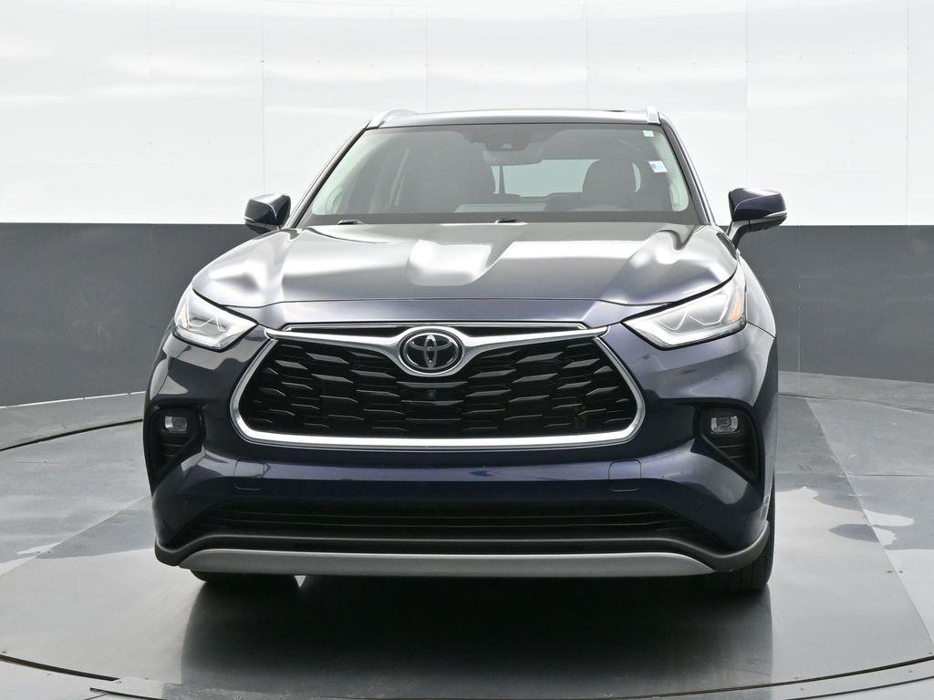 used 2022 Toyota Highlander car, priced at $39,995