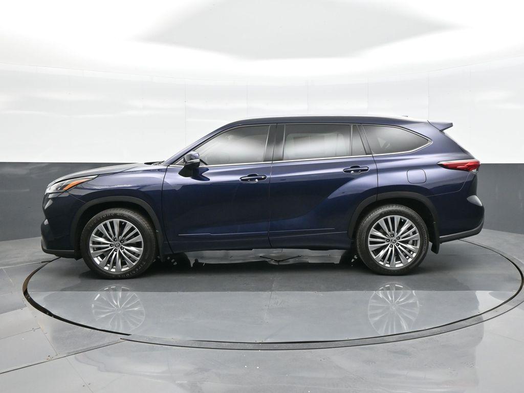 used 2022 Toyota Highlander car, priced at $39,995