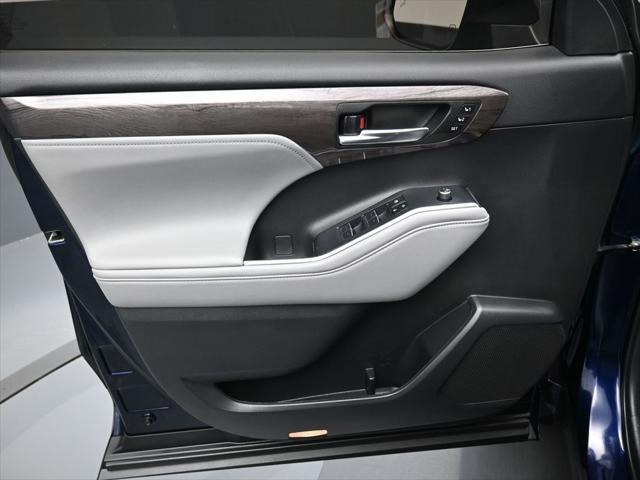 used 2022 Toyota Highlander car, priced at $45,375