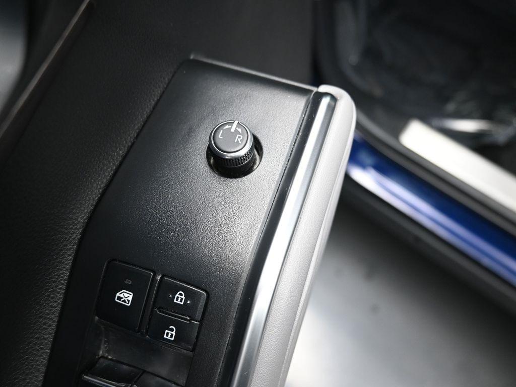 used 2022 Toyota Highlander car, priced at $39,995
