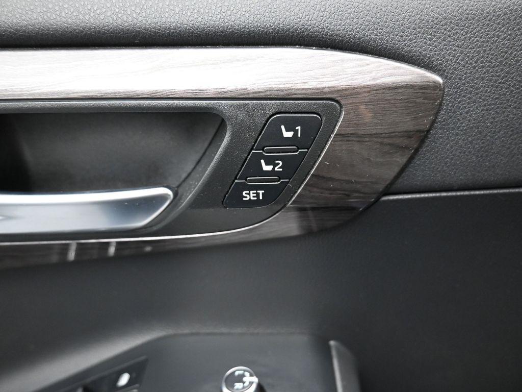 used 2022 Toyota Highlander car, priced at $39,995
