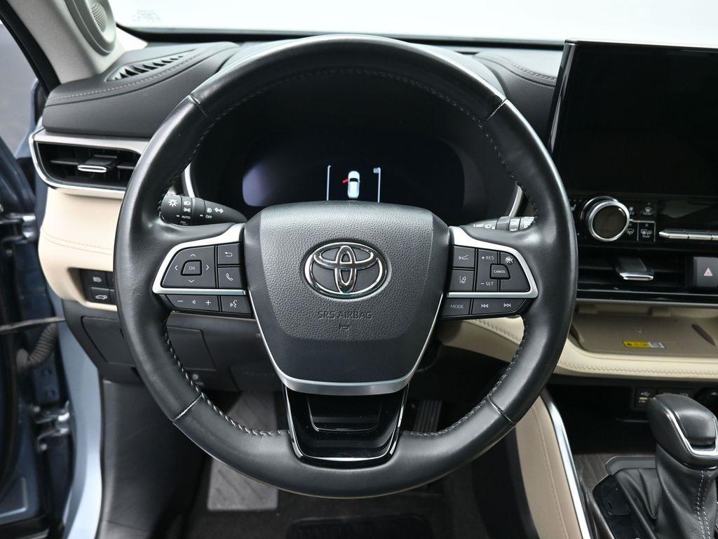 used 2023 Toyota Highlander car, priced at $42,888