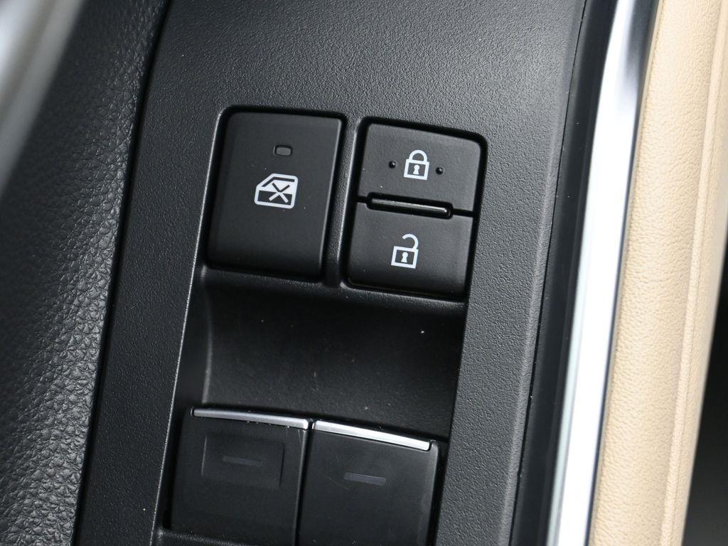 used 2023 Toyota Highlander car, priced at $42,888