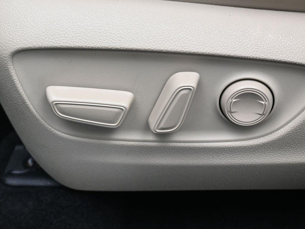 used 2023 Toyota Highlander car, priced at $42,888