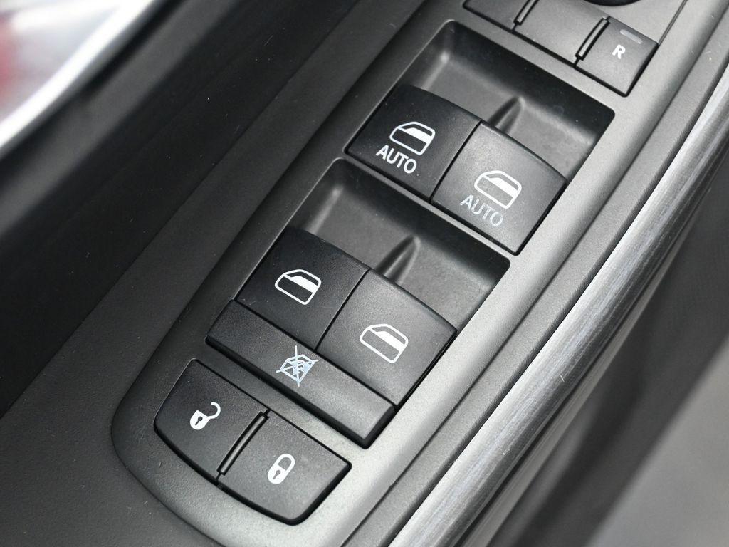 used 2015 Jeep Cherokee car, priced at $10,334