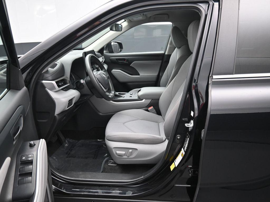 used 2023 Toyota Highlander car, priced at $32,754