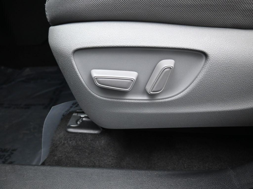 used 2023 Toyota Highlander car, priced at $32,754