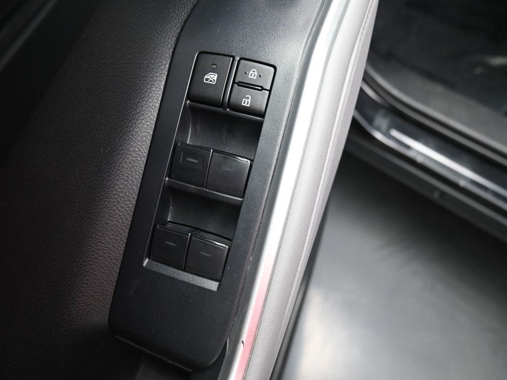 used 2023 Toyota Highlander car, priced at $32,754