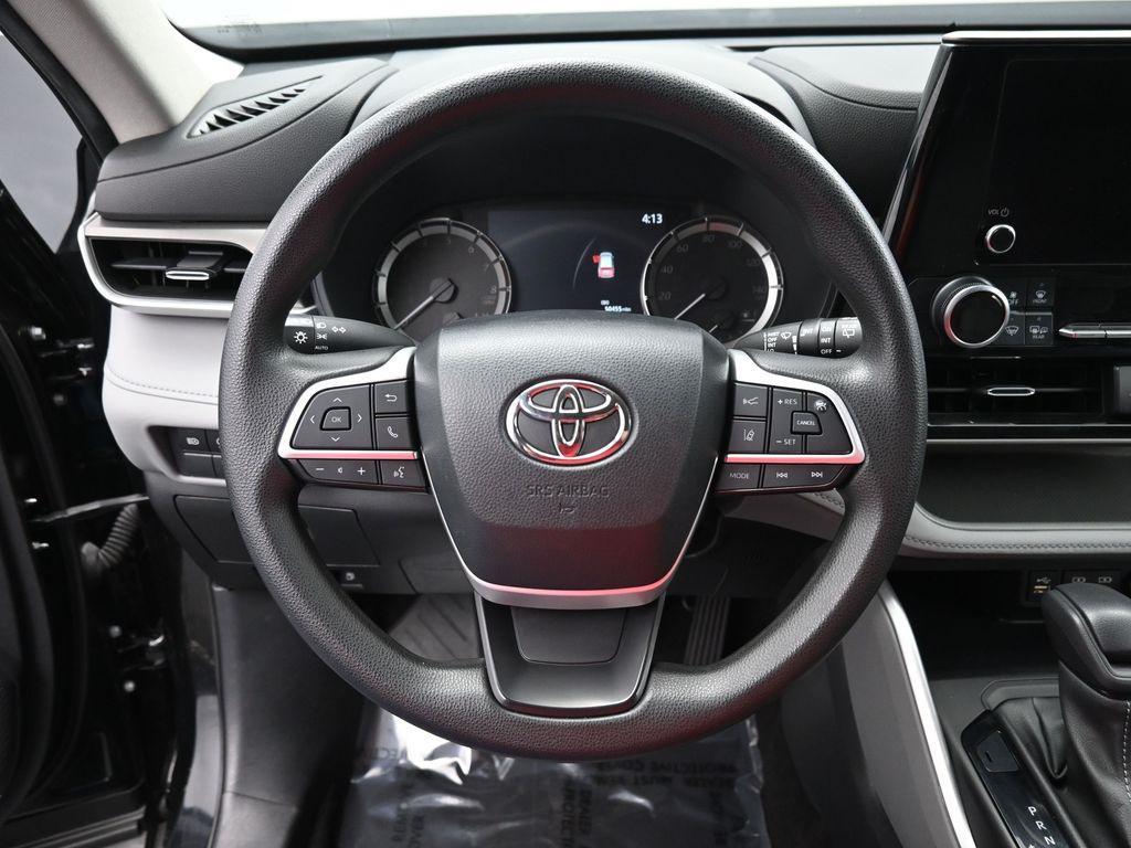 used 2023 Toyota Highlander car, priced at $32,754