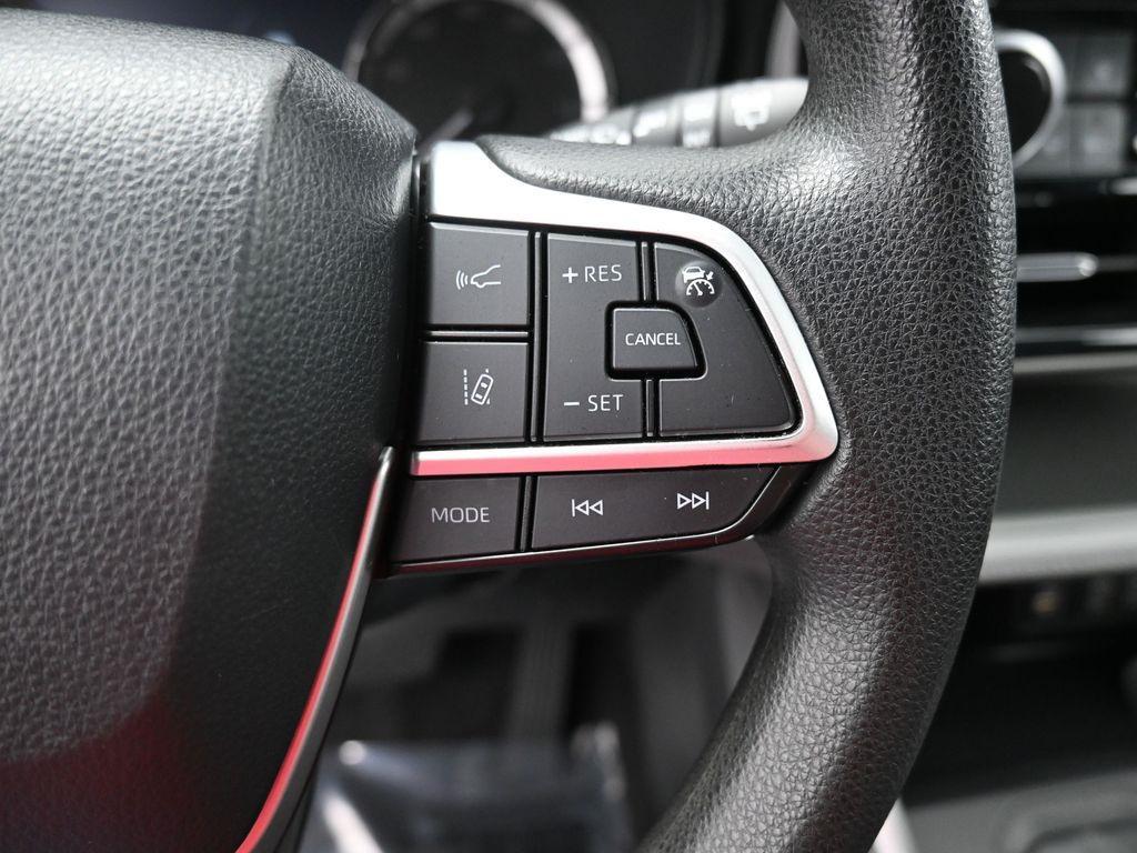 used 2023 Toyota Highlander car, priced at $32,754