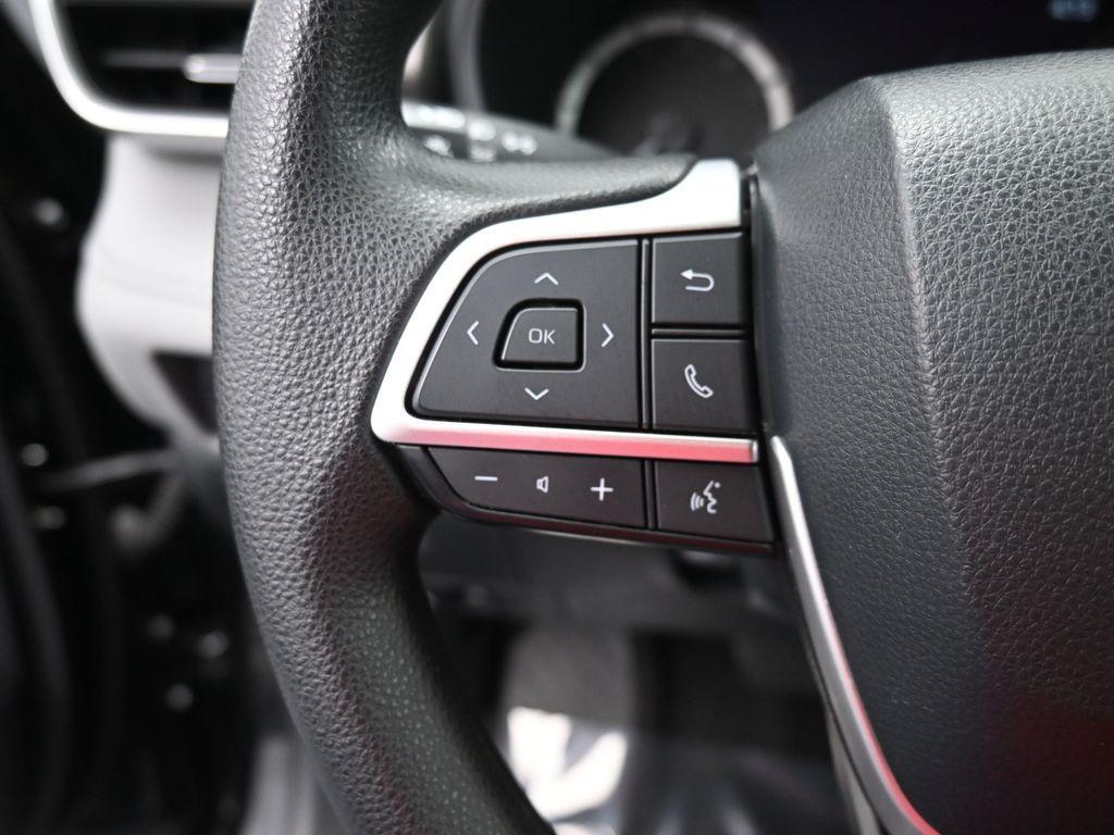 used 2023 Toyota Highlander car, priced at $32,754